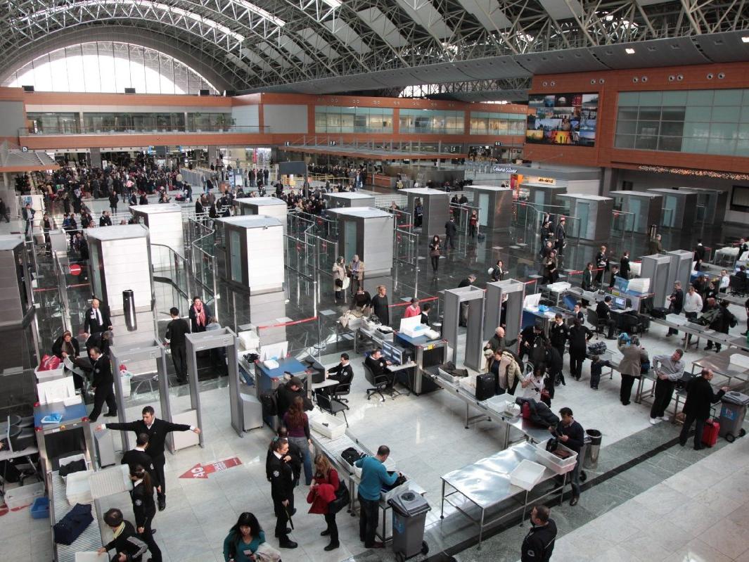 İstanbul havalimanlarını yazın 28 milyon yolcu kullandı