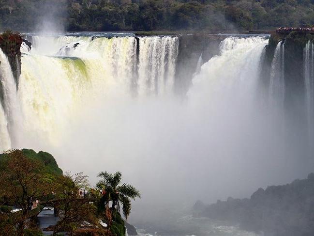 Dünyanın en büyük şelalesi Iguazu'nun muhteşem manzarası