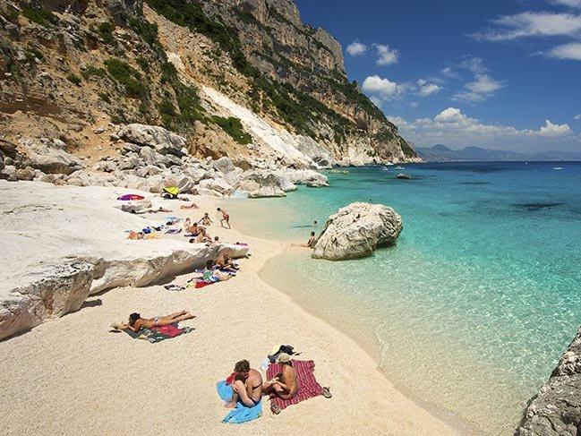 Sardinya Adası'nın plajlarından kum almanın cezası 3000 Euro