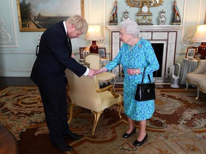 İngiltere siyaseti kaynıyor! Bomba iddia: Kraliçe onu görevden alabilir