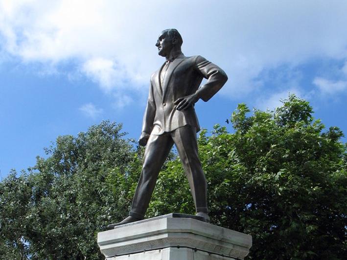 Cumhuriyetin ilk Atatürk Anıtı 93 yaşında