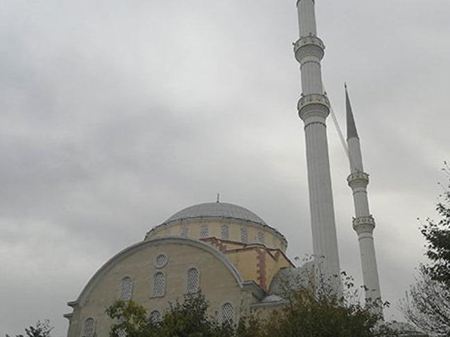 Bakırköy'deki Yenimahalle Camii ibadete kapatıldı
