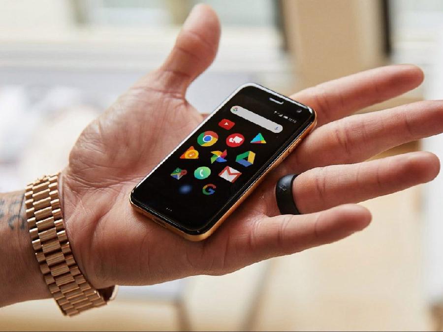 Kredi kartı boyutunda akıllı telefon Palm, Türkiye’de! Satış fiyatı belli oldu