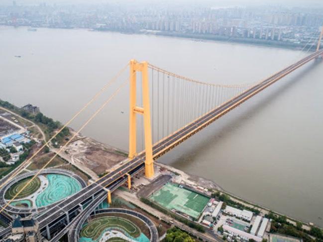Dünyanın en uzun çift katlı asma köprüsü trafiğe açıldı! Üstelik ücretsiz