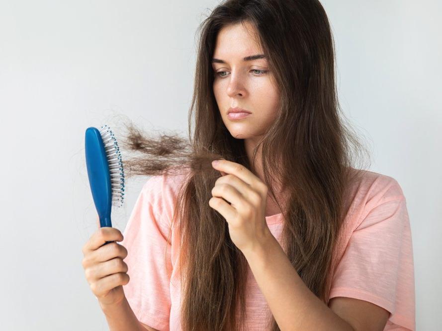 Saç dökülmesi nasıl önlenir? Saç dökülmesinin sebepleri nelerdir?