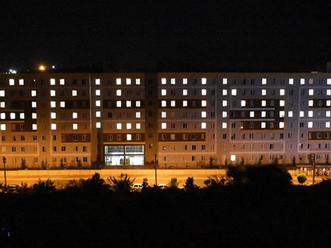 Öğrenciler odalarının ışıklarıyla "Barış Pınarı" yazdı