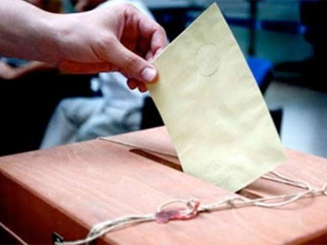 Kosova'da onlarca kişi Sırbistan'dan gelen oy zarflarındaki gazdan etkilendi
