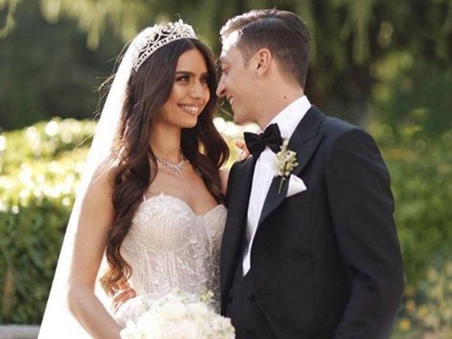 Amine Gülşe, eşi Mesut Özil'in doğum günün kutladı