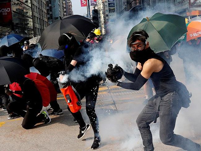 Pence'den Hong Kong'daki protestoculara 'yanınızdayız' mesajı