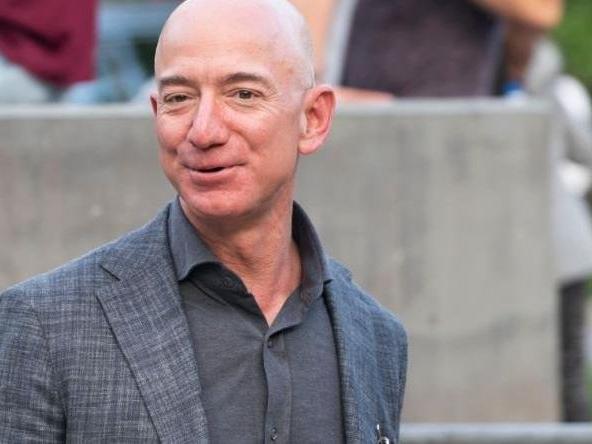 Bezos 'en zengin' unvanını kaybetti