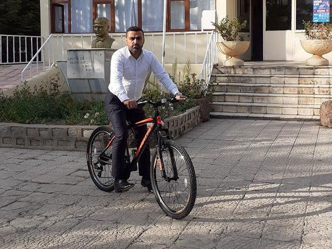 AKP’li başkan bisikleti makam aracı yaptı