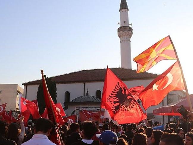 Kuzey Makedonya'da 'Türkiye ile Dayanışma Mitingi'
