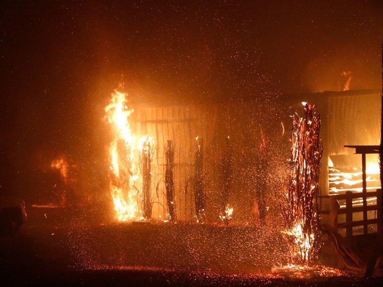 California alevler içinde: Yangın söndürülemiyor
