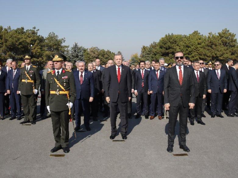Anıtkabir'deki törende dikkat çeken detay... Erdoğan, CHP heyetini pas geçti!