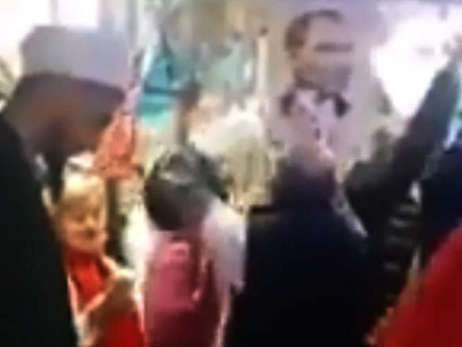 İstanbul metrosundaki kutlamada tepki çeken video!