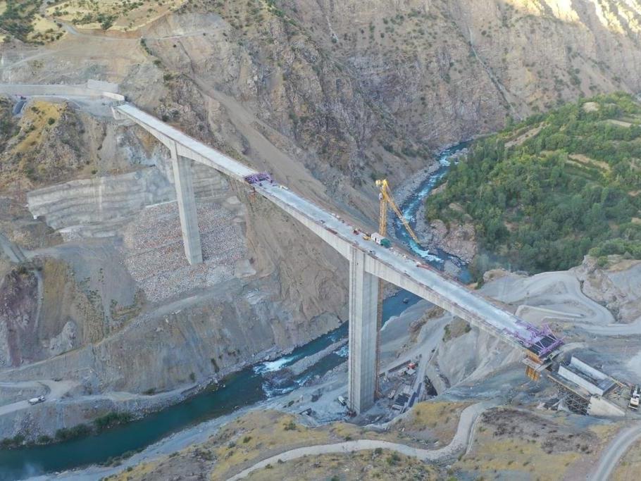 Türkiye'nin en yüksek köprüsü Bitlis'te yapıldı