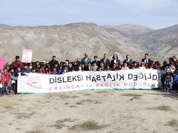 Erzincan'da öğrenciler 500 fidanı toprakla buluşturdu
