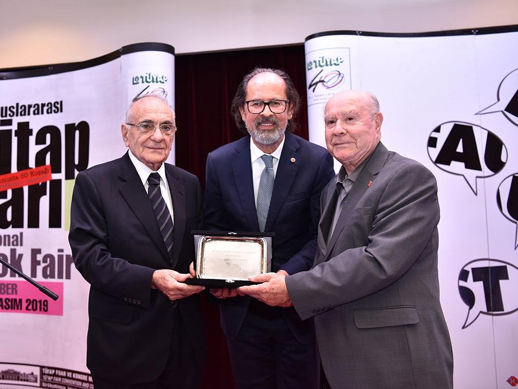38. Uluslararası İstanbul Kitap Fuarı'nda onur ödülleri takdim edildi