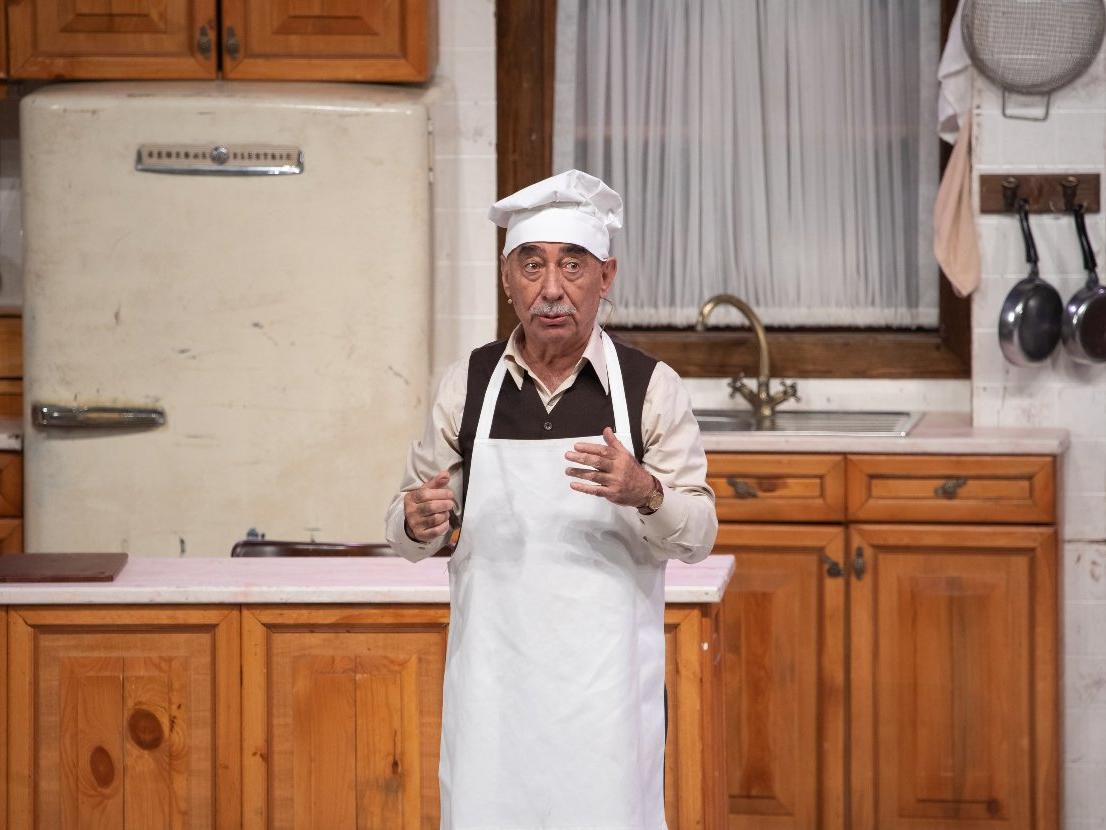 Usta oyuncu Şener Şen 40 sene sonra 'Zengin Mutfağı' ile sahnede