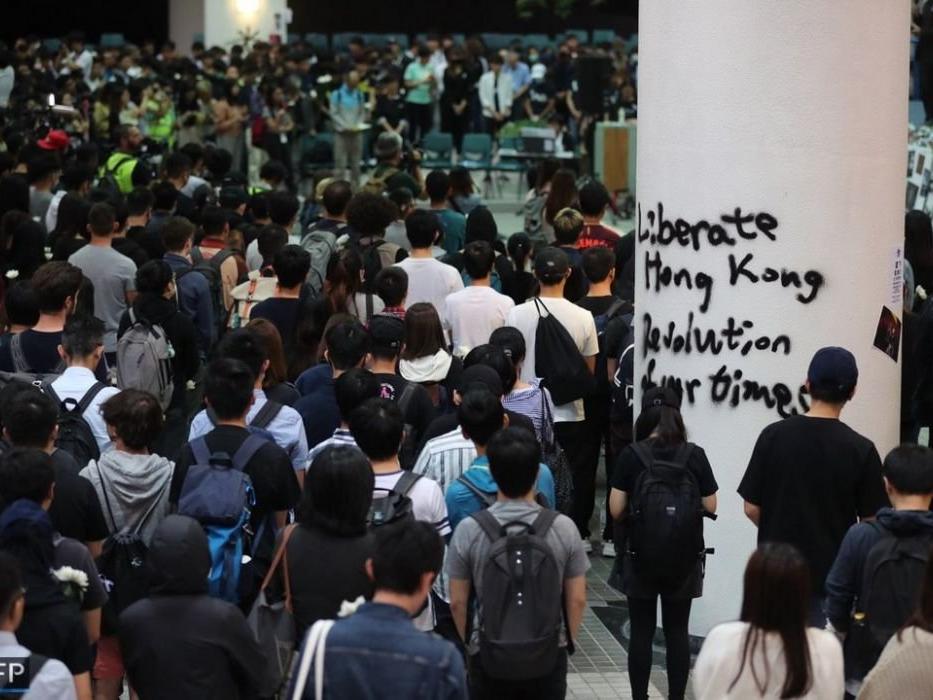 Hong Kong'ta gösteriler dinmek bilmiyor
