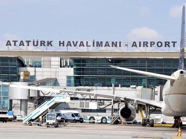 Atatürk Havalimanı'nda kaza! Uçağın iniş takımları arasına bacağı sıkıştı