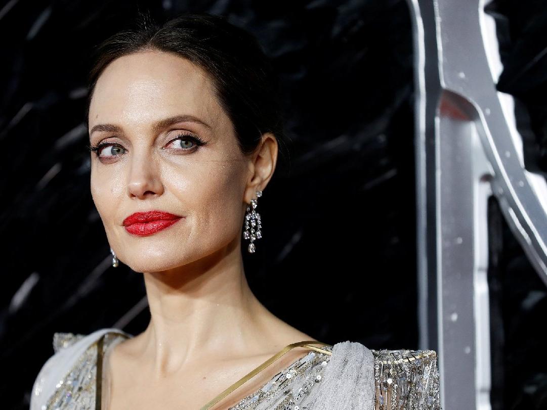 Angelina Jolie'nin kini bitmiyor