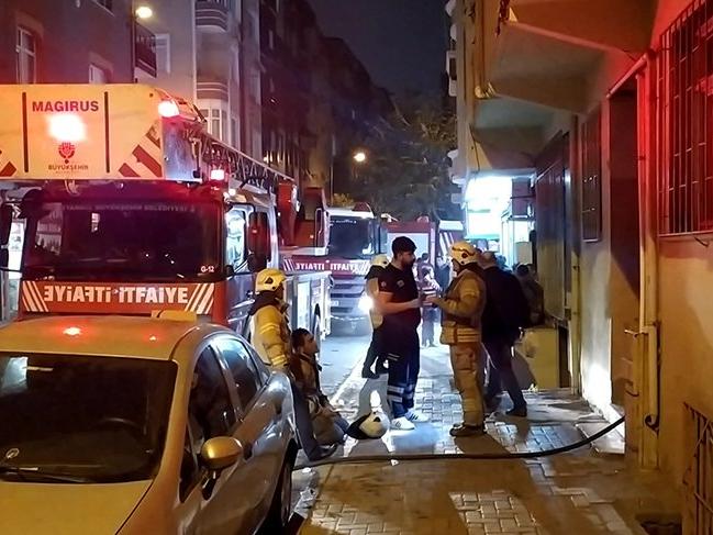 İstanbul'da korkutan yangın! Mahsur kalanlar oldu