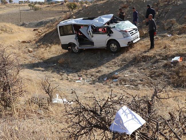 Diyarbakır'da öğrenci servisi kaza yaptı: 9 yaralı