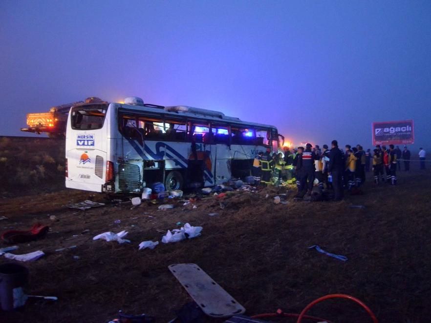 Aksaray'da yolcu otobüsü devrildi: 1 ölü, 45 yaralı