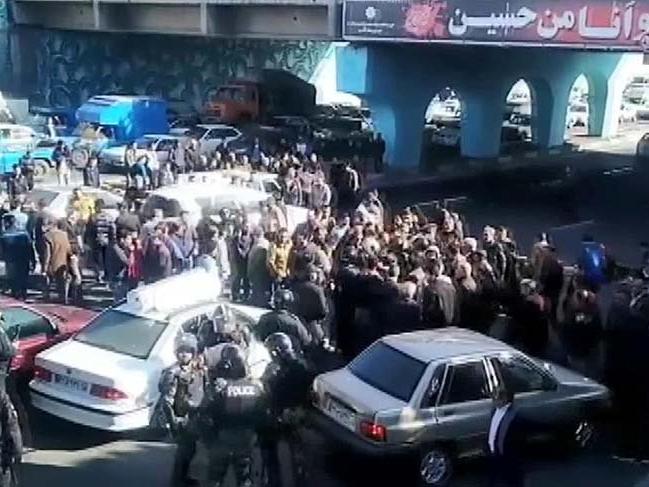 İran'daki gösterilerde 1000 kişi gözaltına alındı