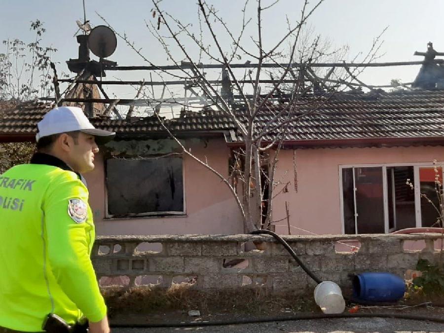 Sakarya'da ev yangınında 2 çocuk yanarak hayatını kaybetti