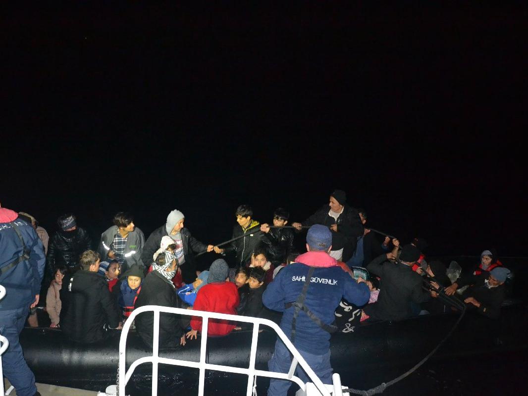 Balıkesir'de 90 kaçak göçmen yakalandı