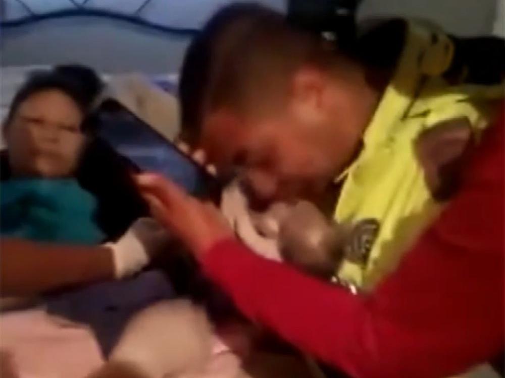 Sosyal medya kahraman polisi konuşuyor! Yeni doğmuş bebeğin hayatını kurtardı