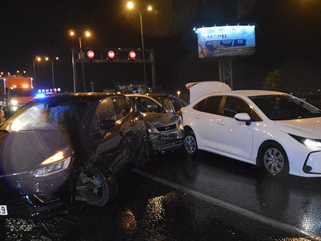 Esenyurt’ta 11 araç zincirleme trafik kazasına karıştı