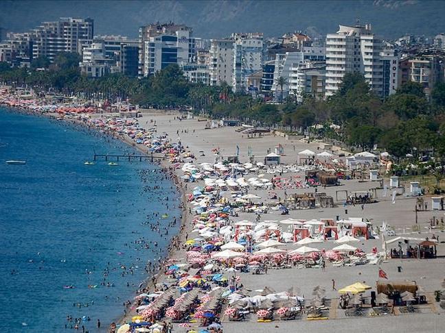 Antalya tarihinde ilk kez 15 milyon turisti gördü
