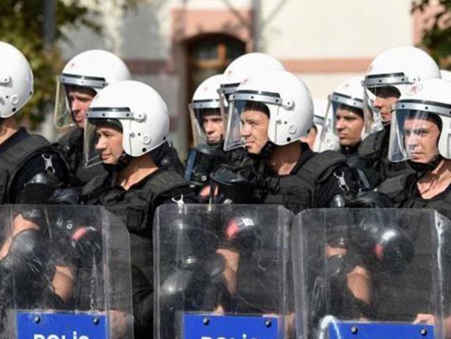 Adana'da gösteri ve yürüyüşlere 15 gün boyunca yasak getirildi