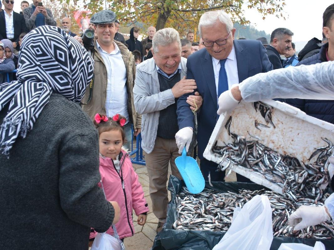 Karadeniz Ere li de 10 Ton Hamsi Ayn Sofrada S zc karadeniz-ere-li-de-10-ton-hamsi-ayn-sofrada-s-zc