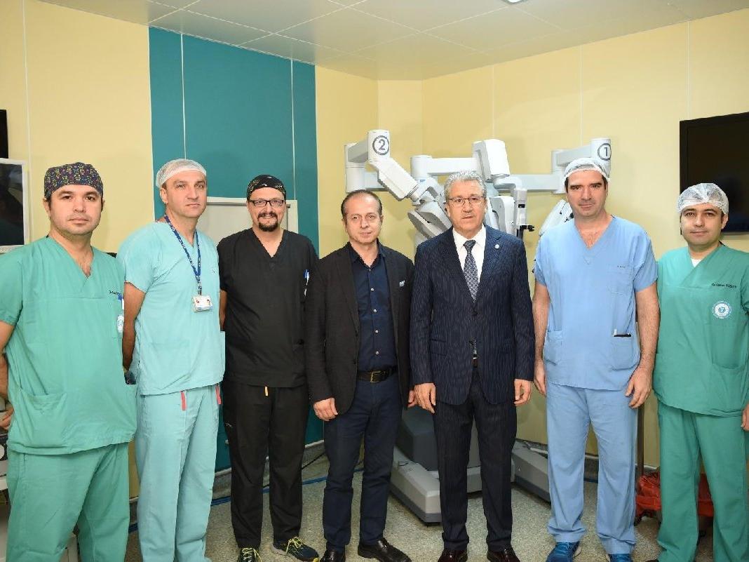 EÜ Tıp Fakültesi Hastanesi robotik cerrahide rekor sayıya ulaştı