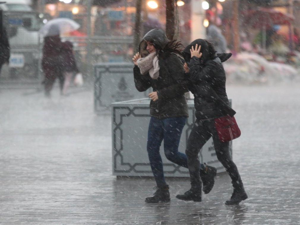 Meteoroloji'den İstanbul'a ve bazı illere kuvvetli yağış ile fırtına uyarısı!