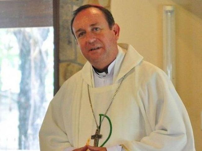 Cinsel istismarla suçlanan eski piskopos hakim karşısına çıktı
