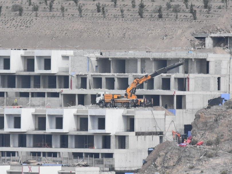 Muğla'da kaçak yapı yıkımı sürüyor