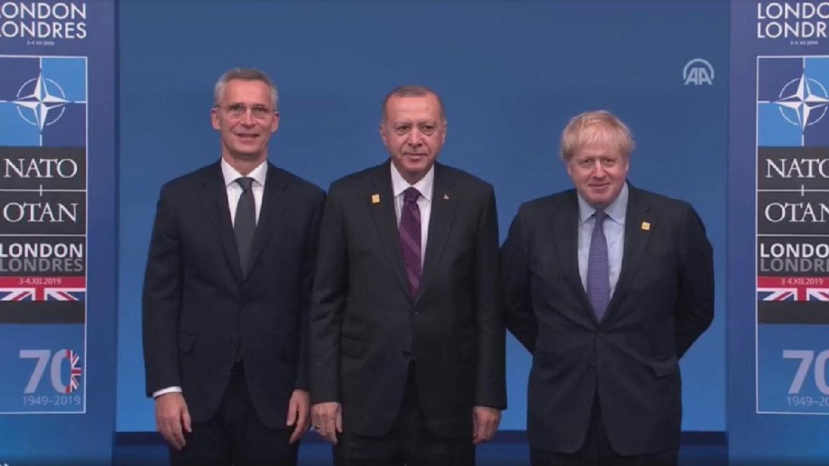 NATO Liderler Zirvesi'nde ilginç görüntü: Erdoğan'ı son anda durdurdular