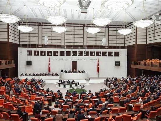 Meclis'te 'TRT' tartışması: Nereden buluyor bu manyakları?