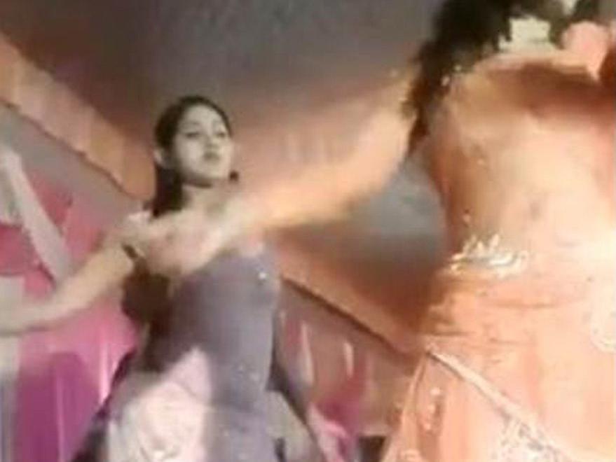 Hint düğününde dehşet: Davetliler dansözü vurdu