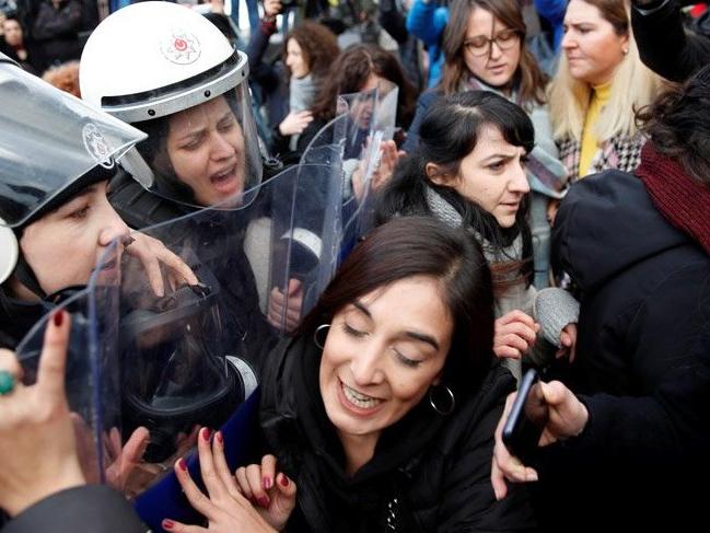 Kadıköy'de gözaltına alınan kadınlar serbest bırakıldı