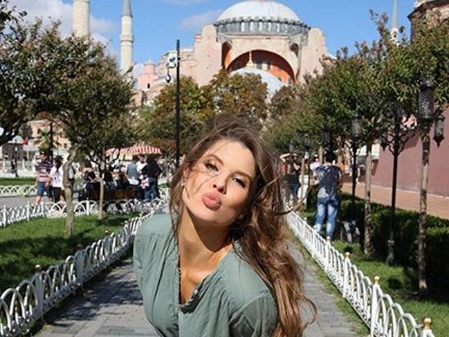 Amanda Cerny mesajını Türkiye fotoğrafı ile verdi