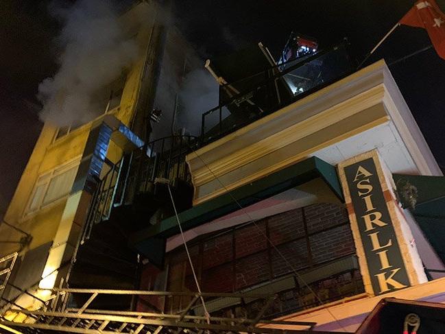Kadıköy'de iş yeri yangını