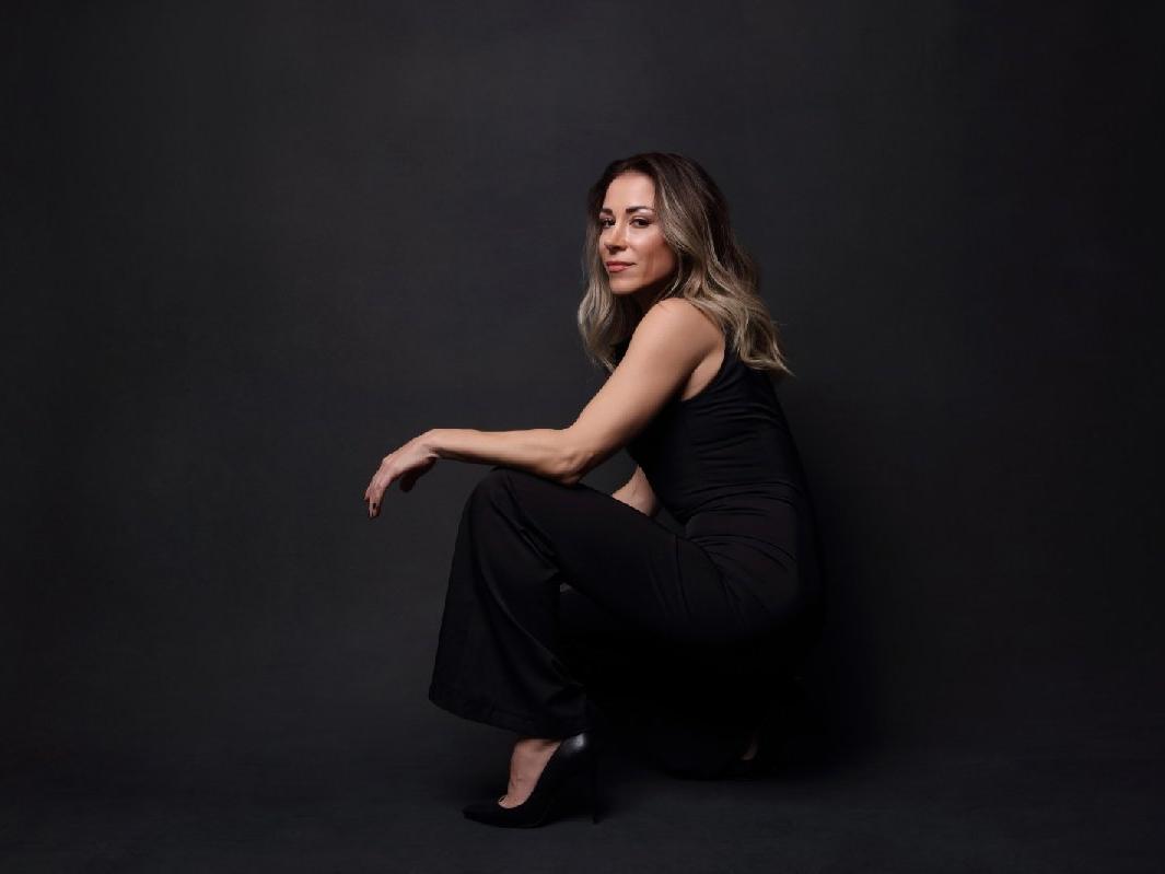 90'lı yıllarda tanınan Mine geri döndü