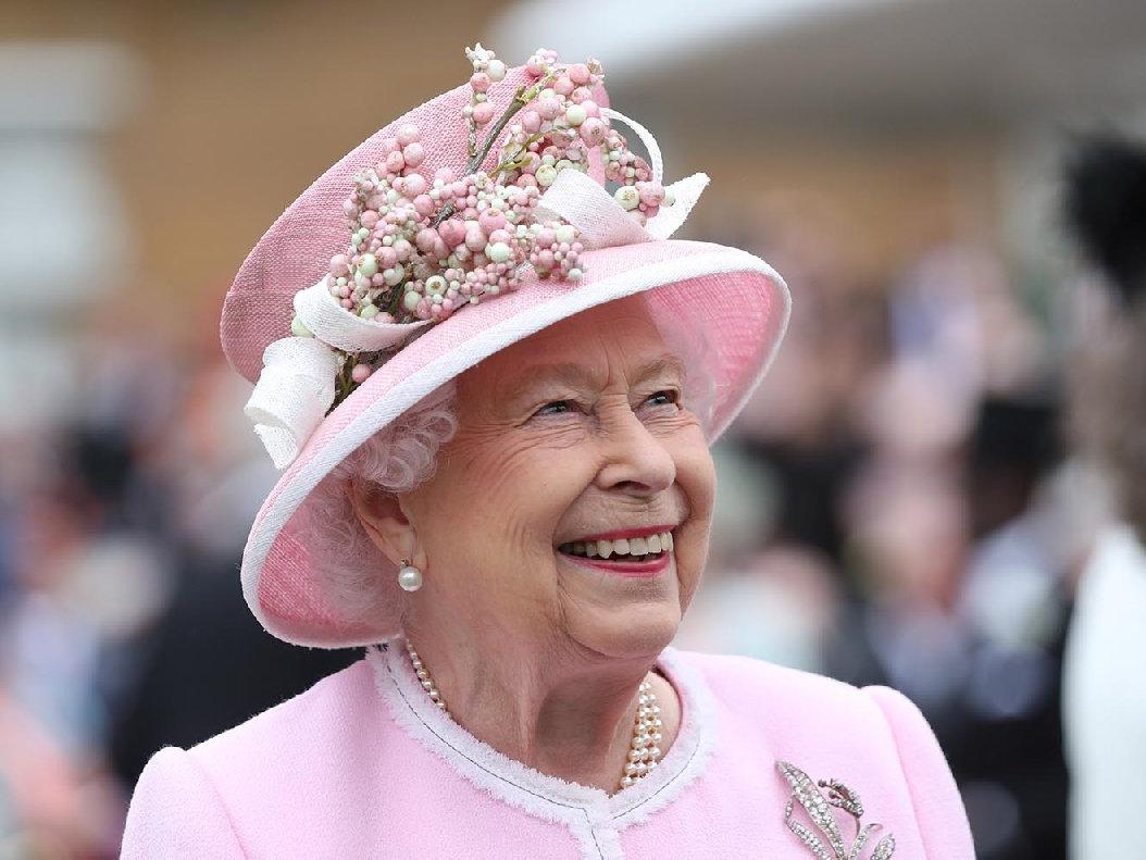 Kraliçe Elizabeth sosyal medya danışmanı arıyor! 400 bin lira maaş verecek