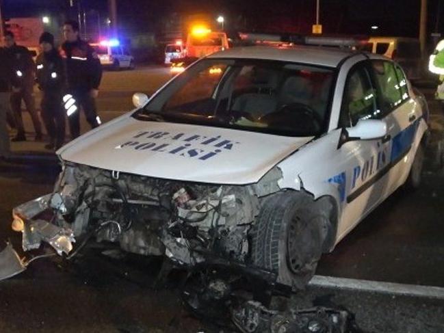 Trafik kazasında 2'si polis 3 kişi yaralandı!